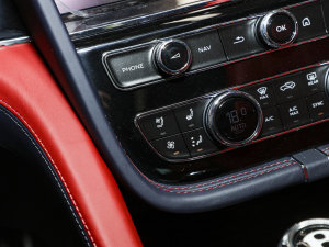 20234.0T V8 LS п؅^