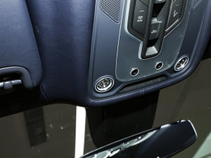 20234.0T V8 LS п؅^