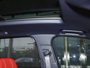 20234.0T V8 LS п؅^