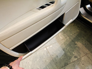 2012Flying Spur  ǰTg