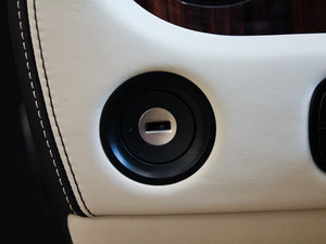 2012Flying Spur  п؅^