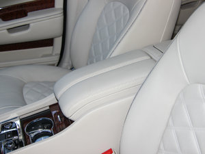 2013款6.8T Mulliner特别版 中央扶手箱