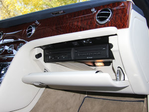 2013款6.8T Mulliner特别版 手套箱