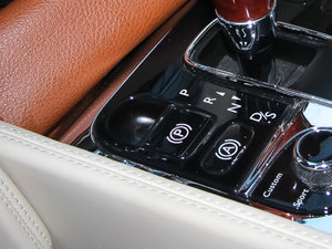 2013款6.8T Mulliner特别版 驻车制动器