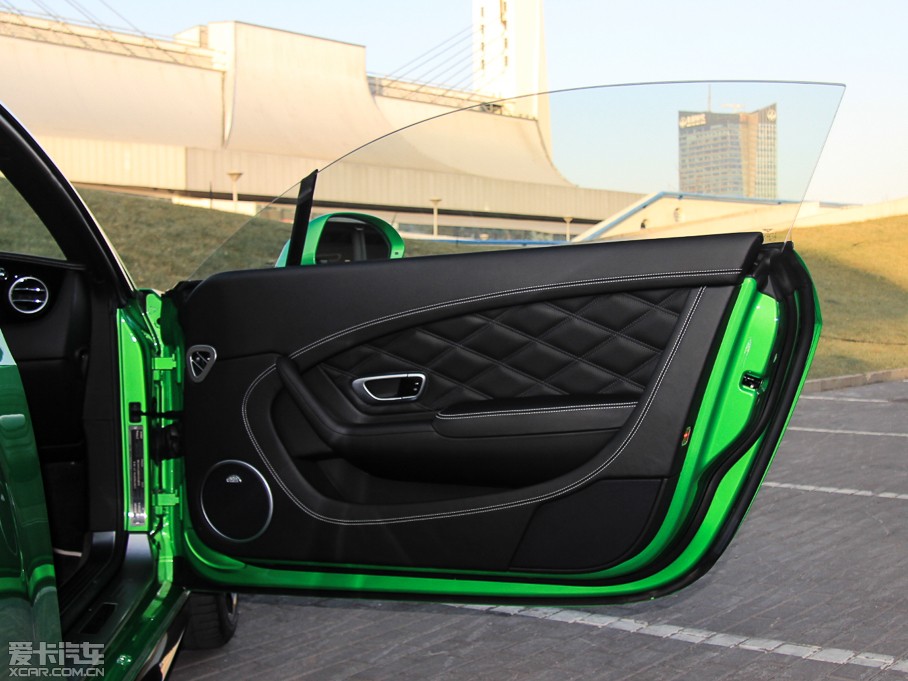 2014W 4.0T GT V8 S F