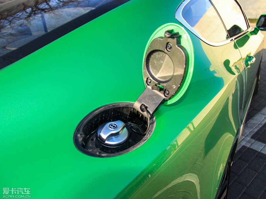 2014W 4.0T GT V8 S F