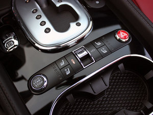 2014款4.0T GT V8 S 敞篷尊贵版   中控区