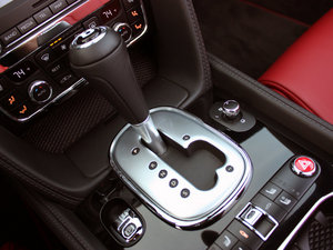 2014款4.0T GT V8 S 敞篷尊贵版   中控区