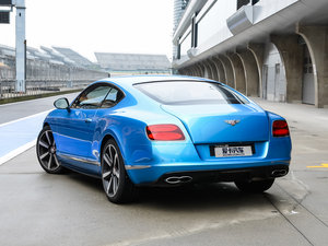2014款4.0T GT V8 S 标准版 左后45度