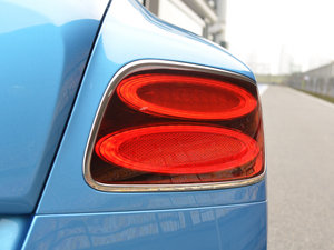 2014款4.0T GT V8 S 标准版 尾灯