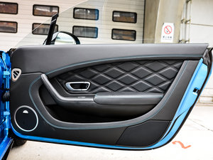2014款4.0T GT V8 S 标准版 空间座椅