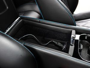 2014款4.0T GT V8 S 标准版 空间座椅