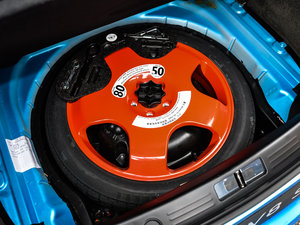 2014款4.0T GT V8 S 标准版 备胎