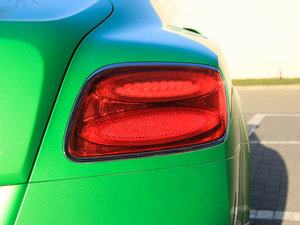 2014款4.0T GT V8 S 尊贵版 尾灯