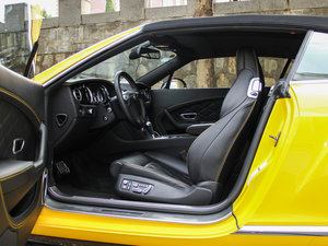 2014款4.0T GT V8 S 敞篷标准版 前排空间