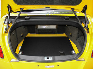 2014款4.0T GT V8 S 敞篷标准版 行李厢空间