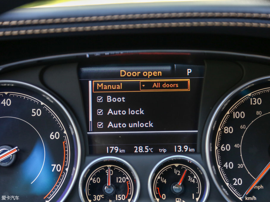 2017wY V8 S Mulliner