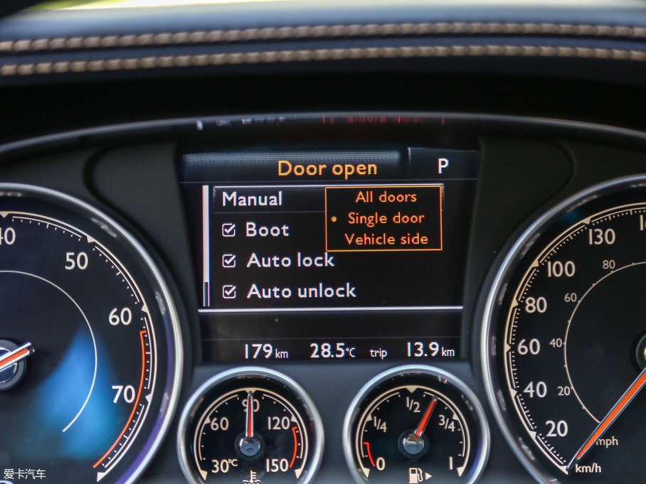 2017wY V8 S Mulliner