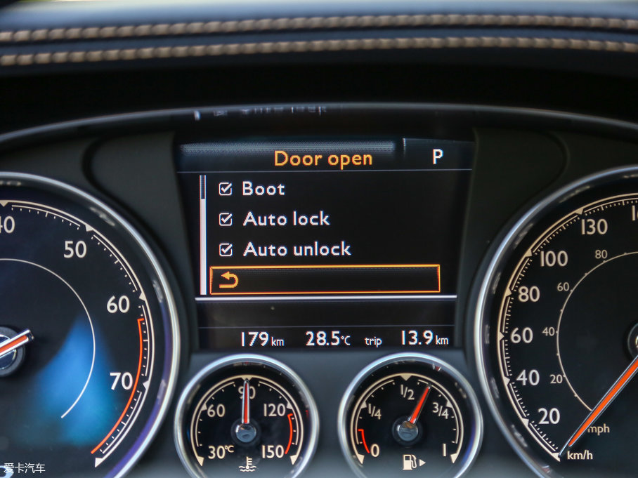 2017wY V8 S Mulliner