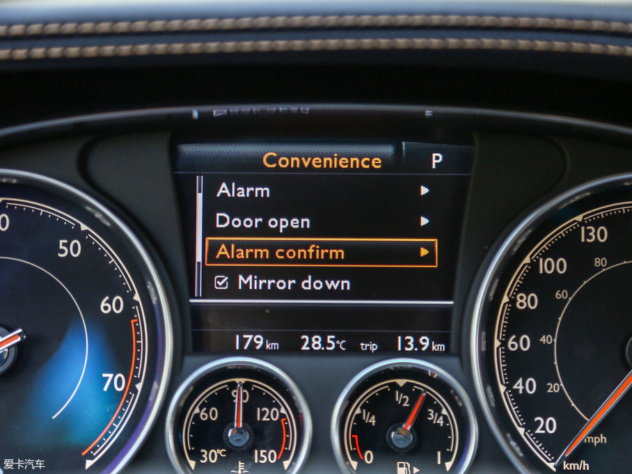 2017wY V8 S Mulliner