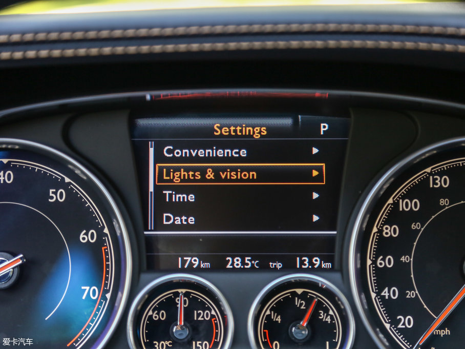 2017wY V8 S Mulliner