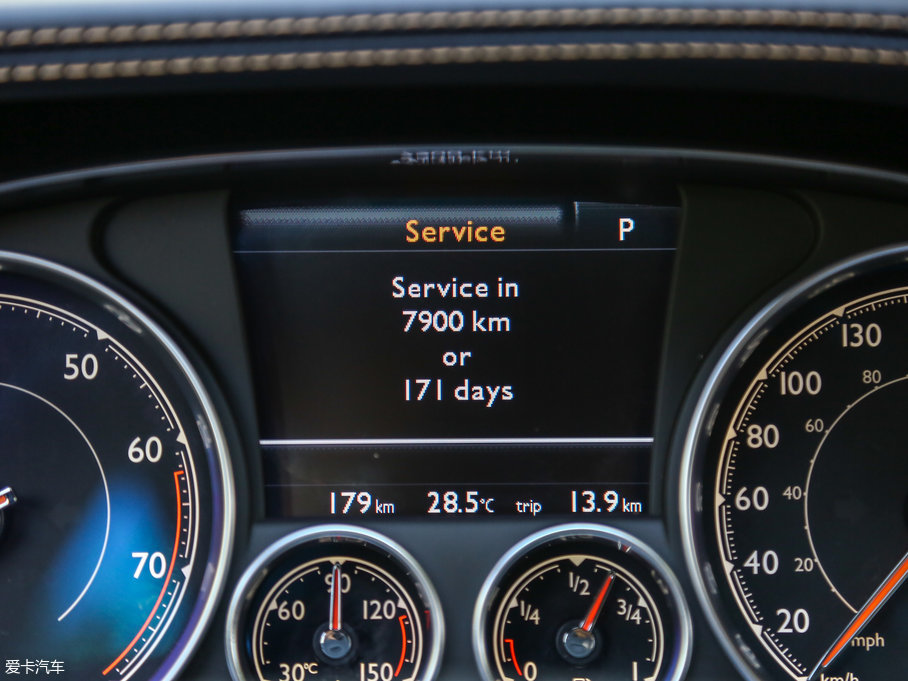 2017wY V8 S Mulliner