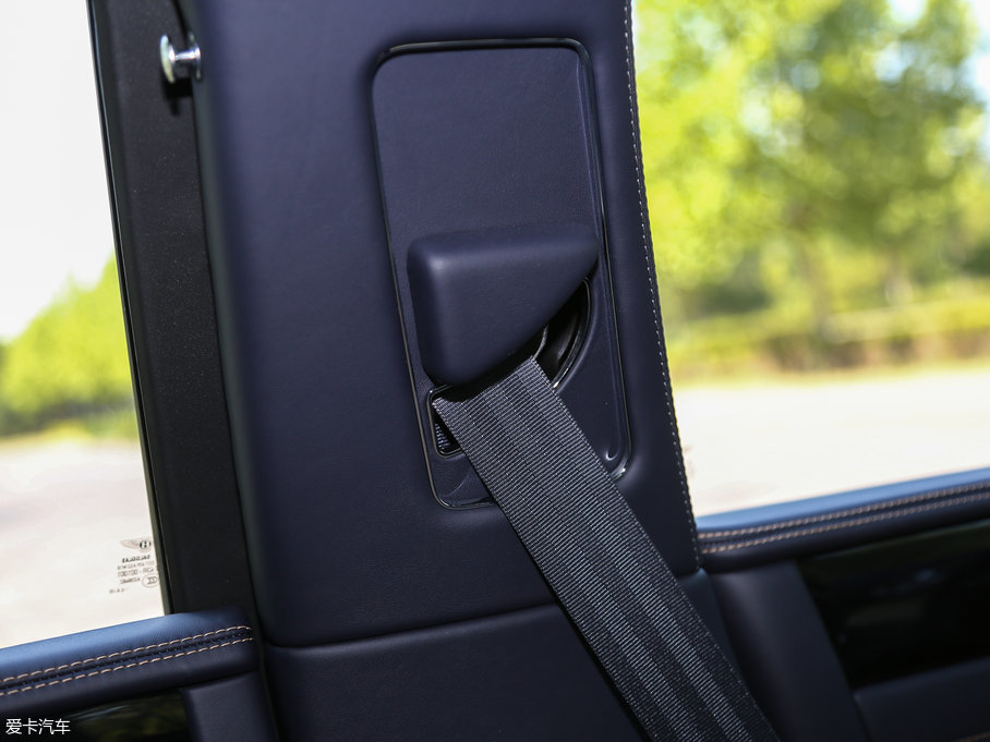 2017wY V8 S Mulliner