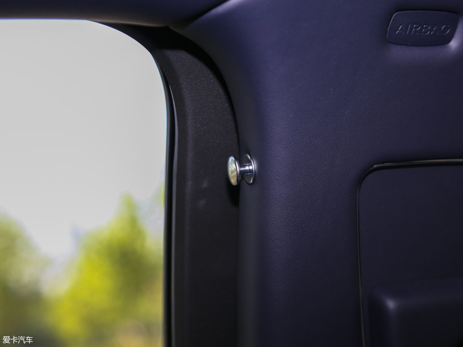 2017wY V8 S Mulliner