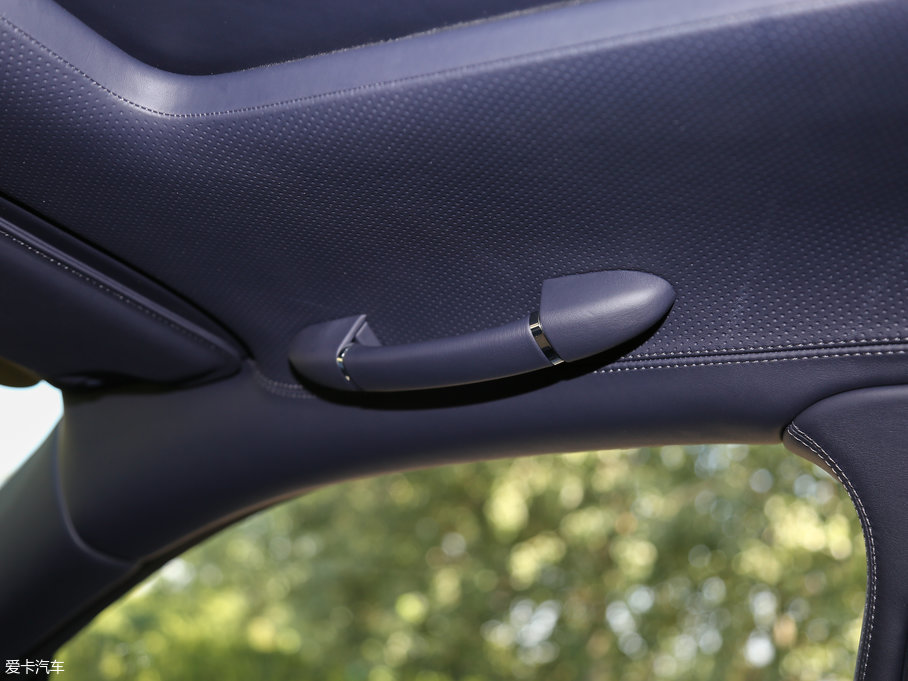 2017wY V8 S Mulliner