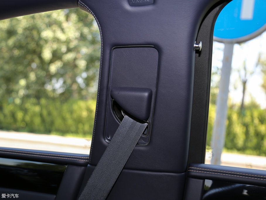 2017wY V8 S Mulliner