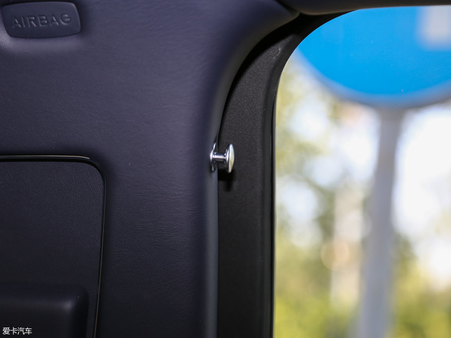 2017wY V8 S Mulliner