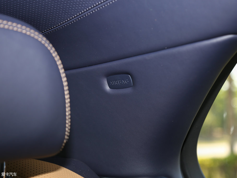 2017wY V8 S Mulliner