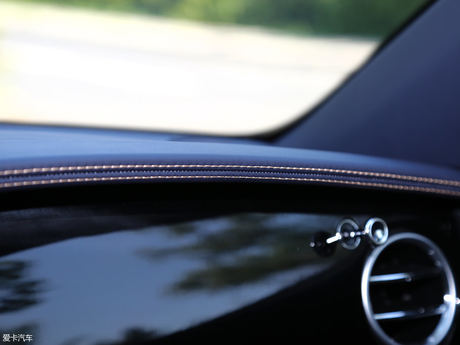 2017wY V8 S Mulliner