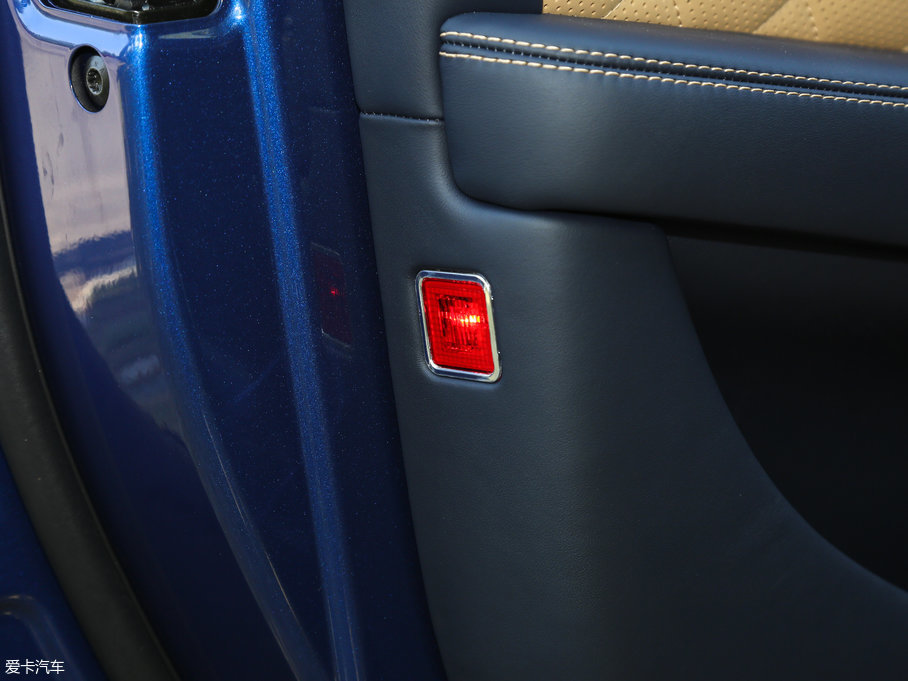 2017wY V8 S Mulliner