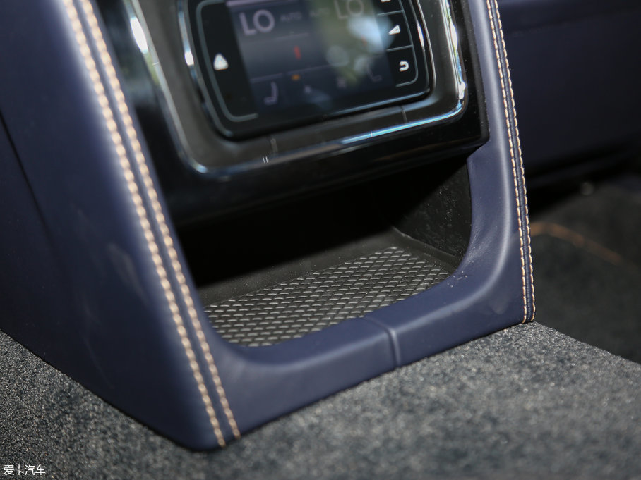 2017wY V8 S Mulliner