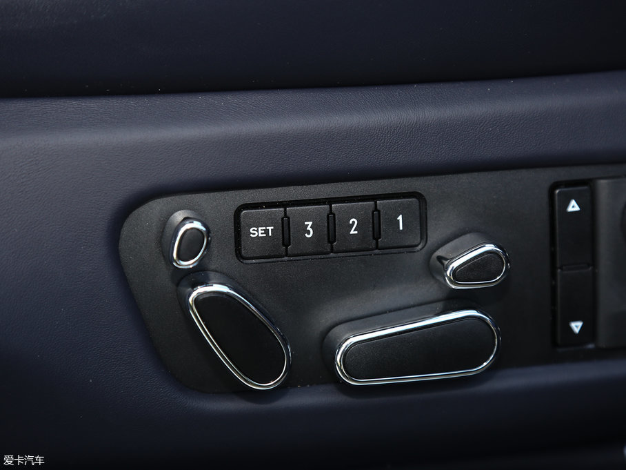 2017wY V8 S Mulliner