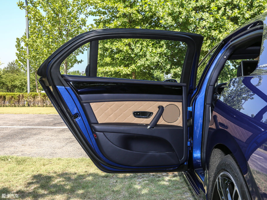 2017wY V8 S Mulliner