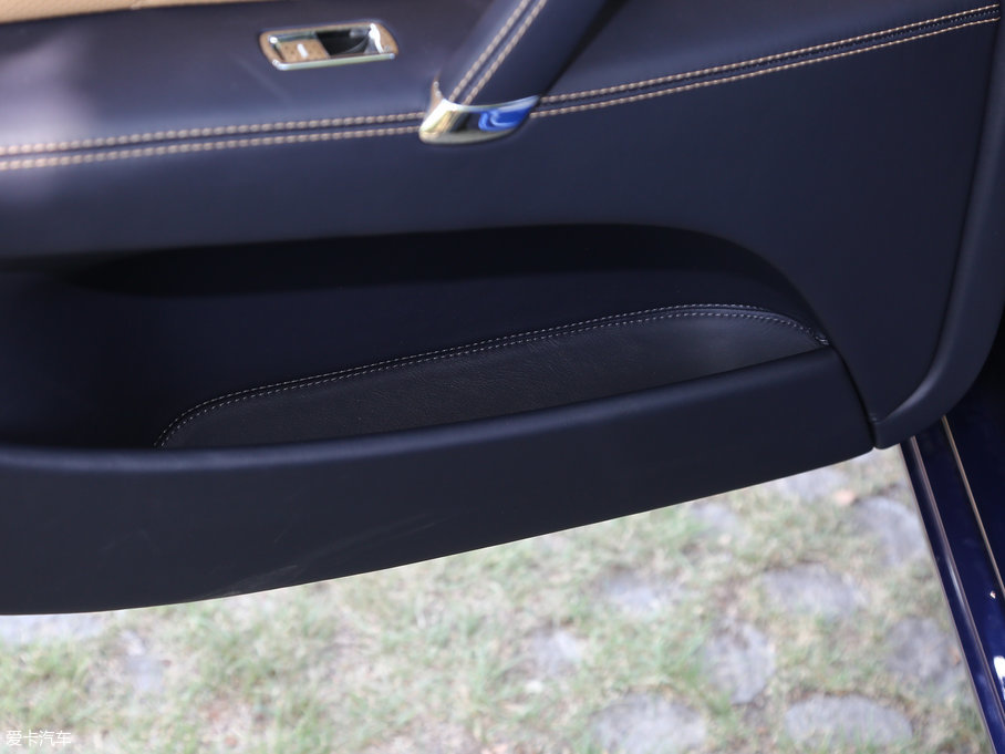 2017wY V8 S Mulliner