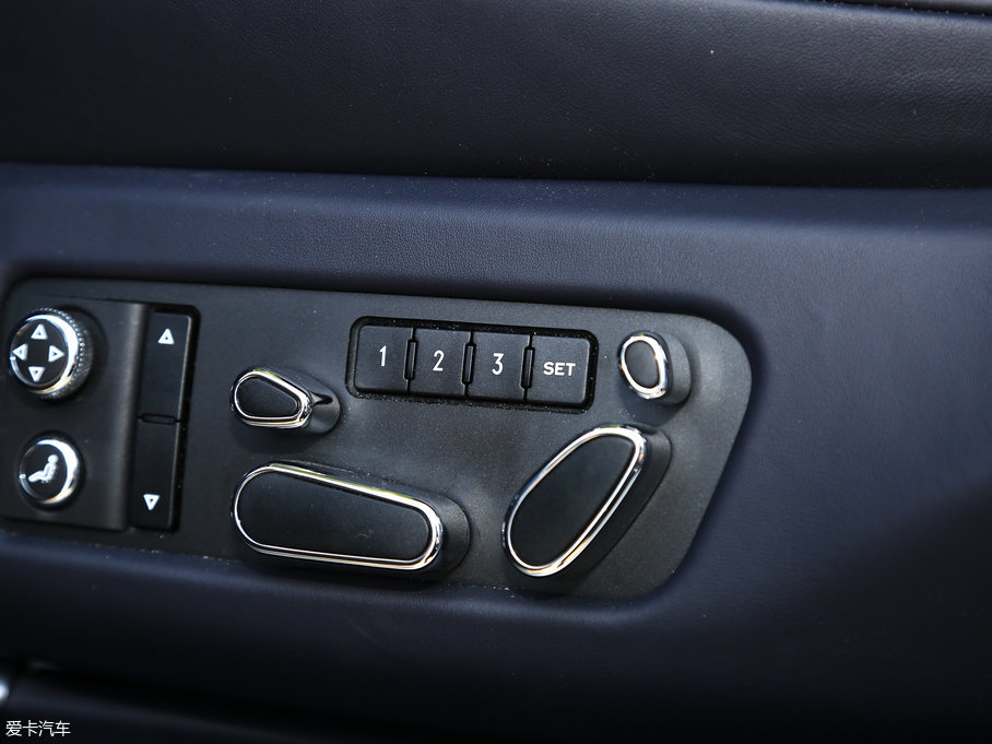 2017wY V8 S Mulliner