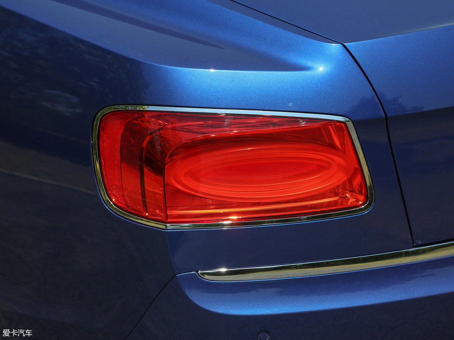 2017wY V8 S Mulliner