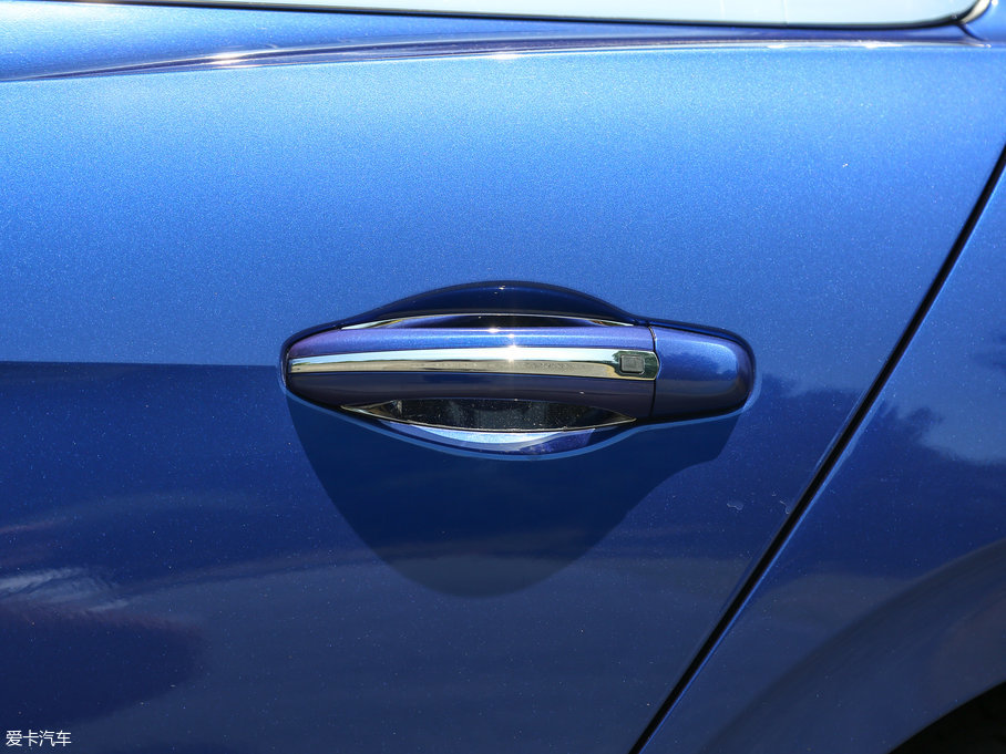 2017wY V8 S Mulliner