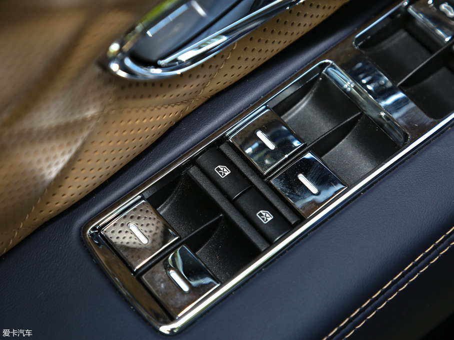 2017wY V8 S Mulliner