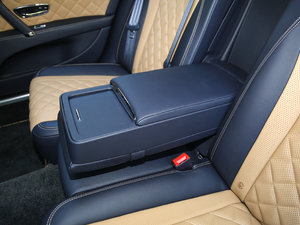 2017款V8 S Mulliner 后排中央扶手