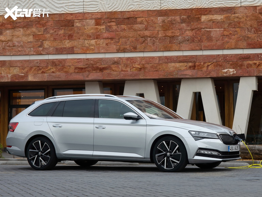 2019��Superb Combi iV