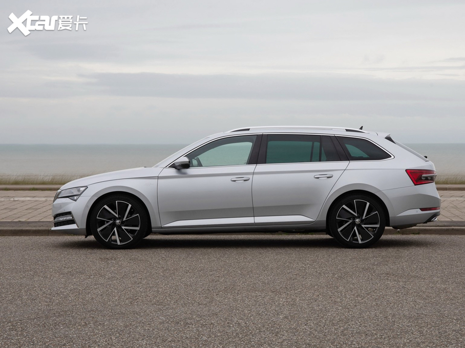 2019��Superb Combi iV