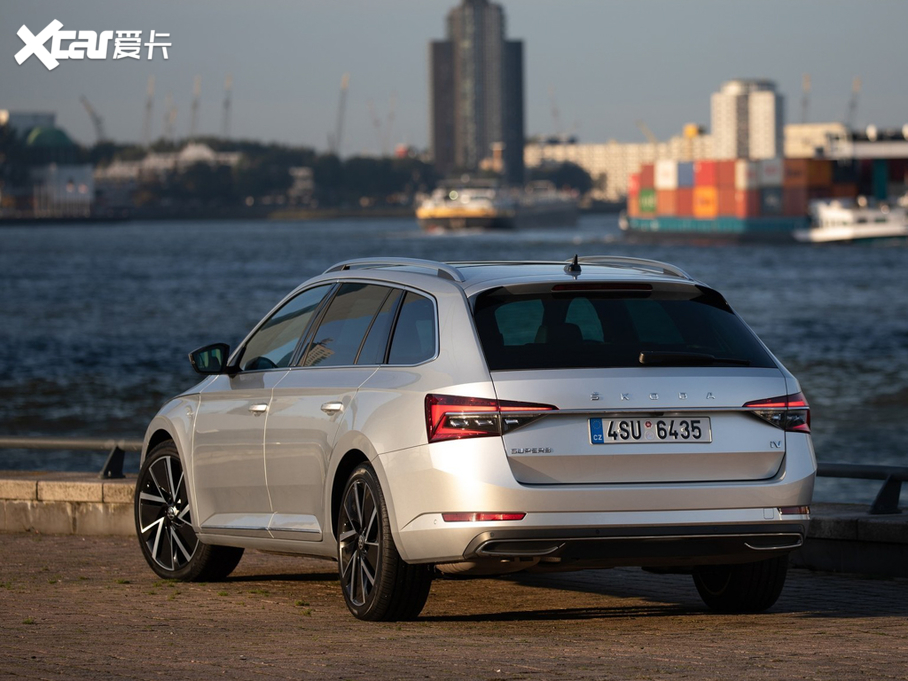 2019��Superb Combi iV