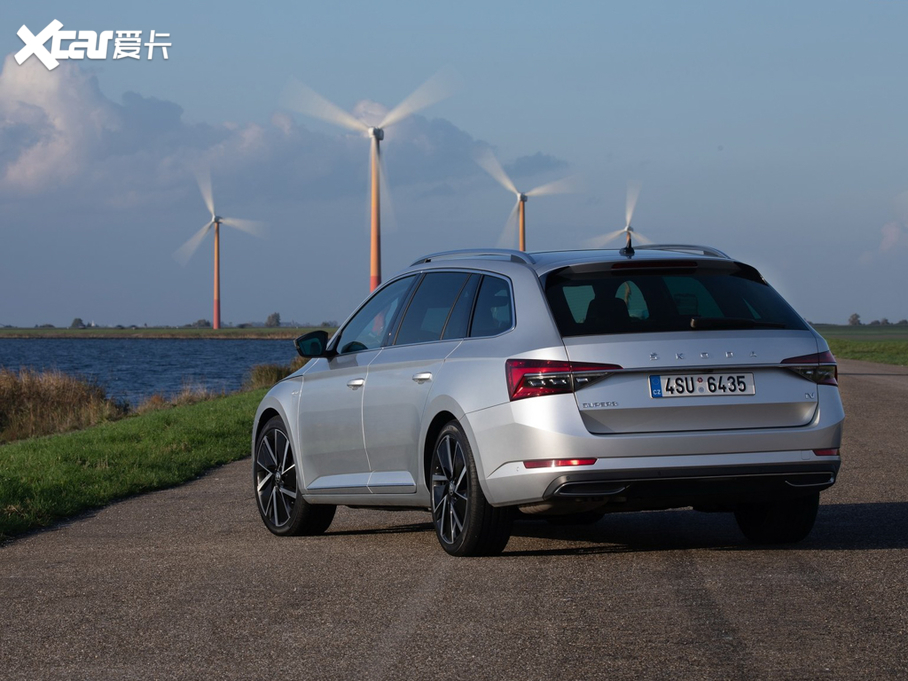 2019��Superb Combi iV