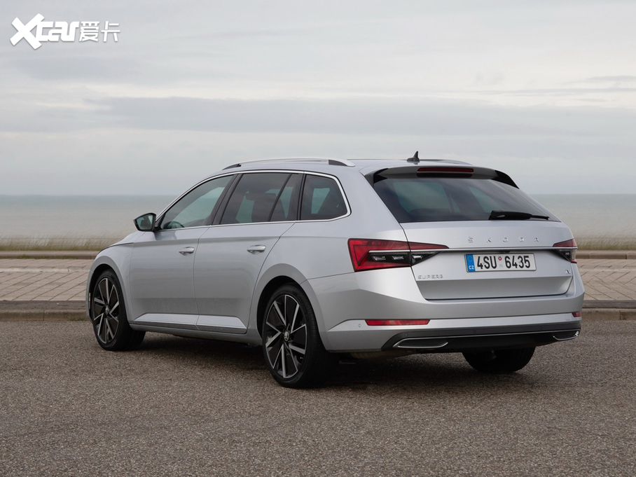 2019��Superb Combi iV