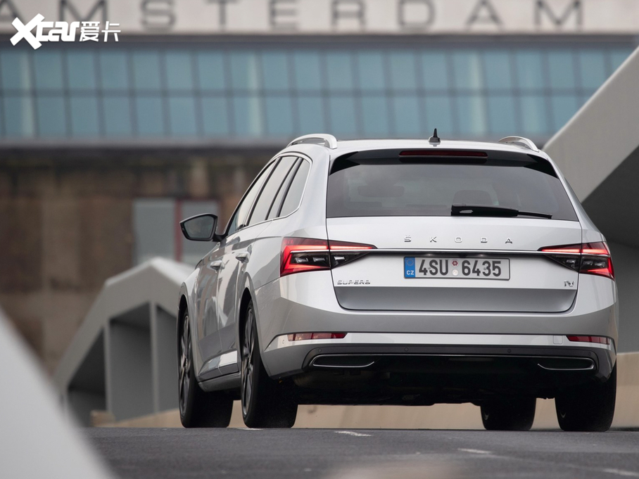 2019��Superb Combi iV