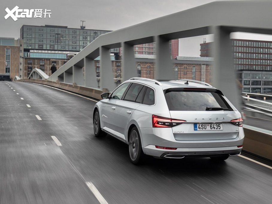 2019��Superb Combi iV